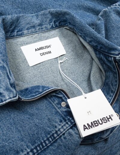 Ambush Denim tvirto džinsinio mėlyno vintažinio stiliaus švarkas, oversized kirpimo.